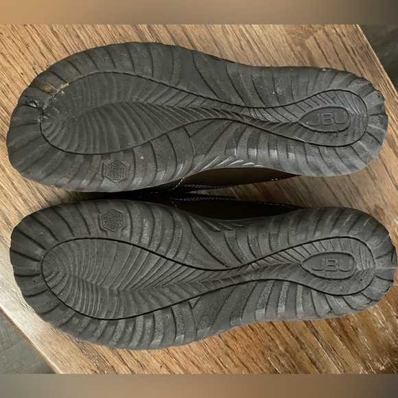 JBU clogs worn only a few times, too big. Lined, very soft and warm. Origi box. - Picture 4 of 6